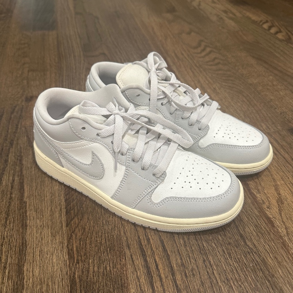 SIZE 8 AIR JORDANS